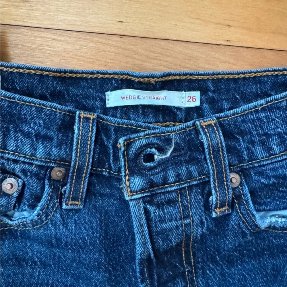 Levi’s Wedgie Straight Dark Wash Jean - Picture 3 of 3